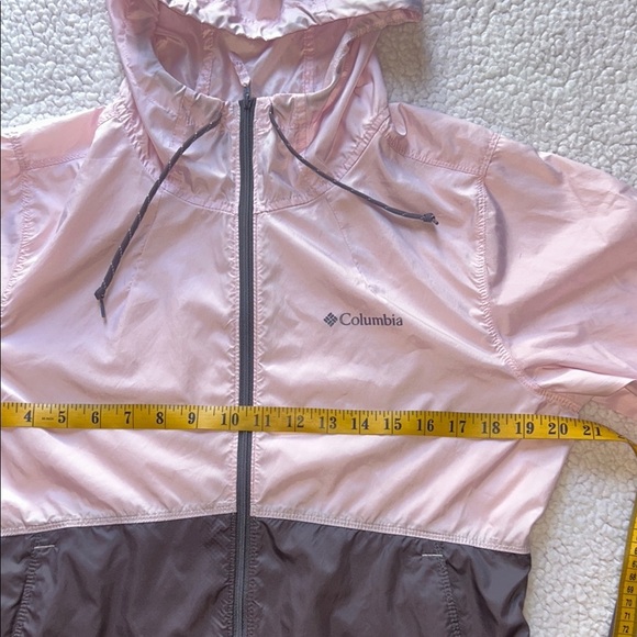 Columbia Women's Light Pink and Dark Gray Ski Jacket - Picture 4 of 9